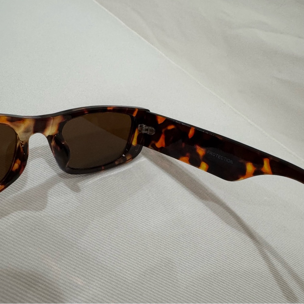Tortoise Shell Rectangular Sunglasses - image 5